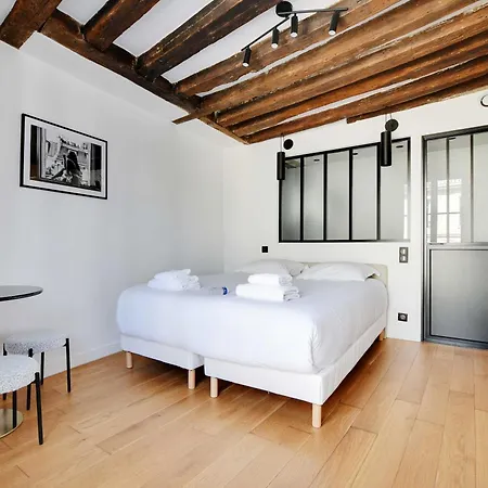 Quiet For 2 People - Le Marais Apartment Paris